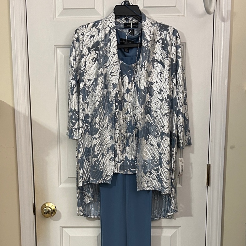 R&M Richards Blue and White 3 piece Set - Picture 8 of 8